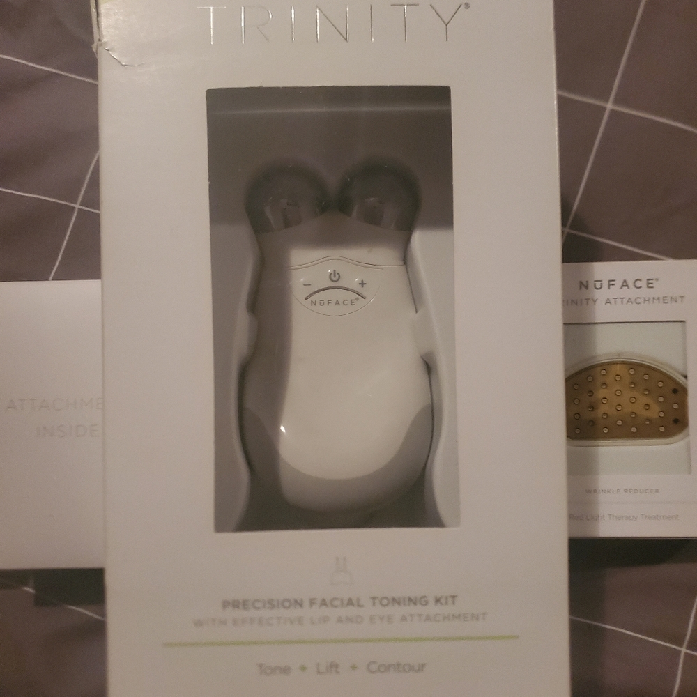 Nuface trinity plus lip & eye attachment & redlight led attachment.